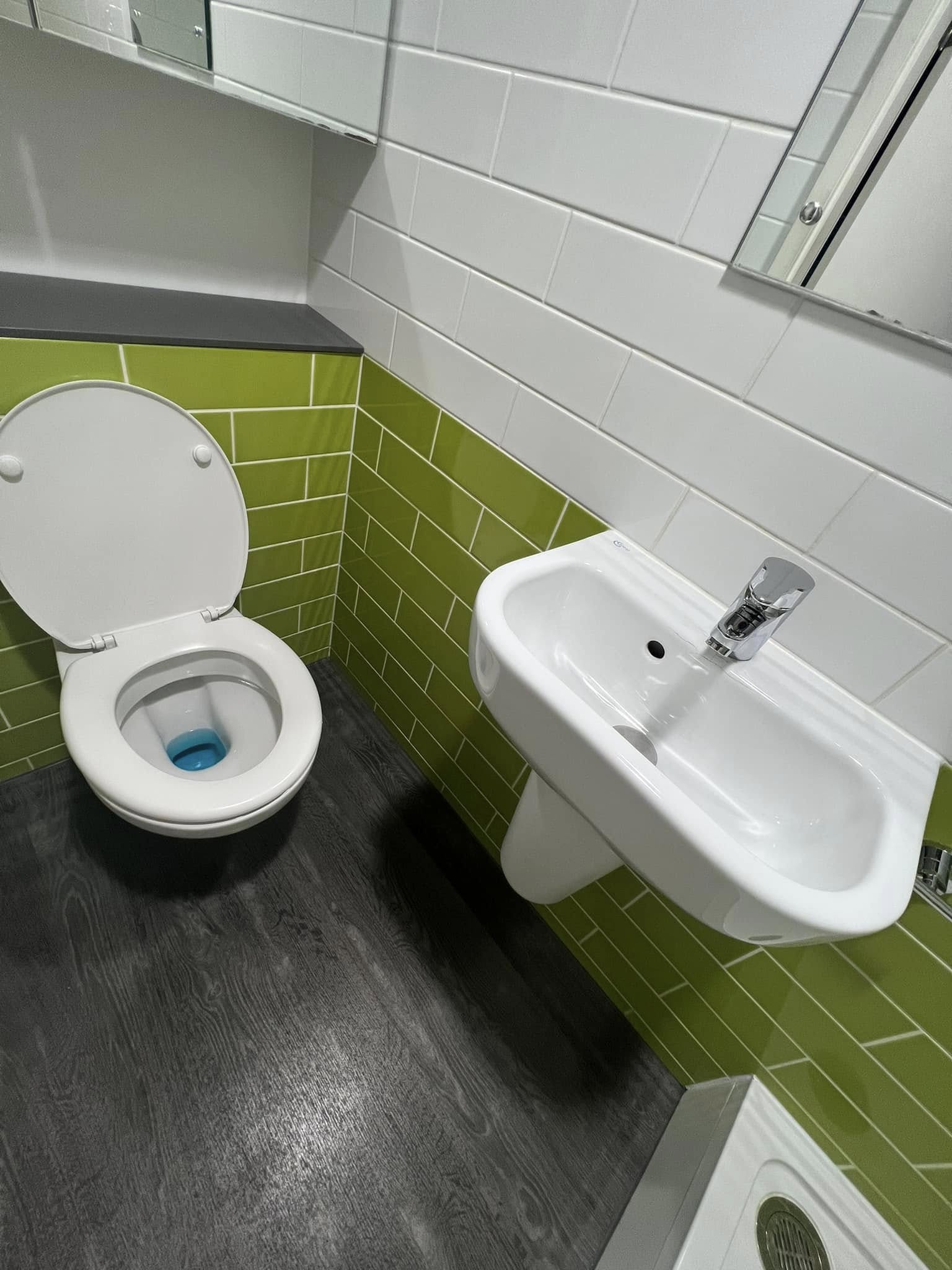 End-of-tenancy bathroom clean